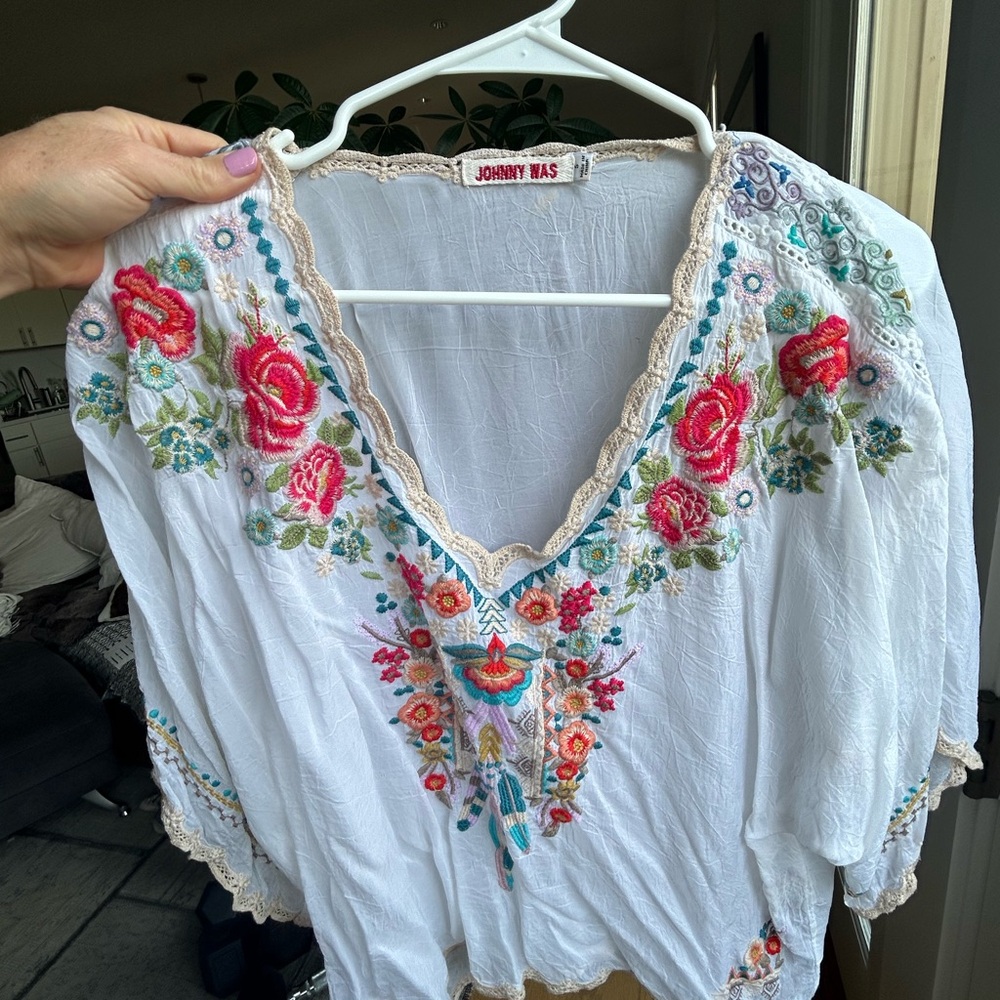 Johnny Was White Floral Embroidered Blouse